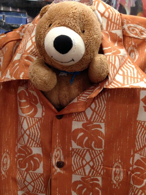 Locals wear only two tone Aloha shirts