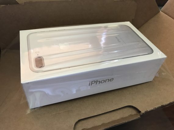 iPhone 7 Plus packaging