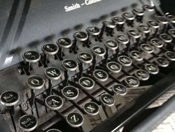 old fashioned type writer